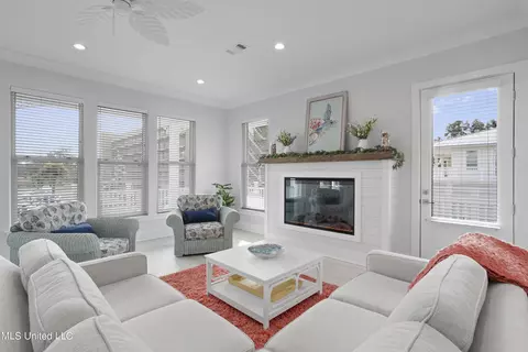 Living - 107 Keller Beach Ave, Biloxi, MS 39530 photo 3 of 7