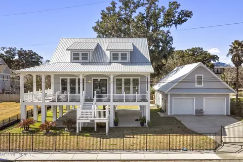 Exterior - 107 Keller Beach Ave, Biloxi, MS 39530 photo 2 of 14