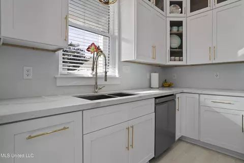 Kitchen - 107 Keller Beach Ave, Biloxi, MS 39530 photo 3 of 6