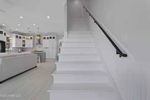 Entry Way - 107 Keller Beach Ave, Biloxi, MS 39530 photo 2 of 3