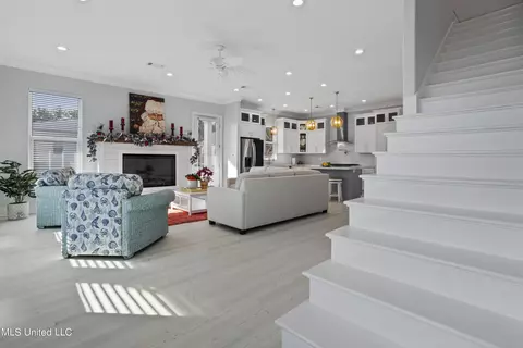 Living - 107 Keller Beach Ave, Biloxi, MS 39530 photo 6 of 7