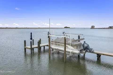 View/Area - 107 Keller Beach Ave, Biloxi, MS 39530 photo 6 of 13