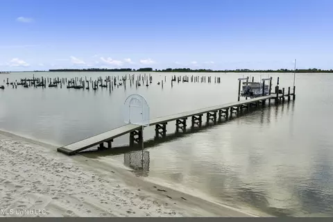 View/Area - 107 Keller Beach Ave, Biloxi, MS 39530 photo 4 of 13