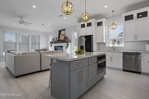 Kitchen - 107 Keller Beach Ave, Biloxi, MS 39530 photo 5 of 6