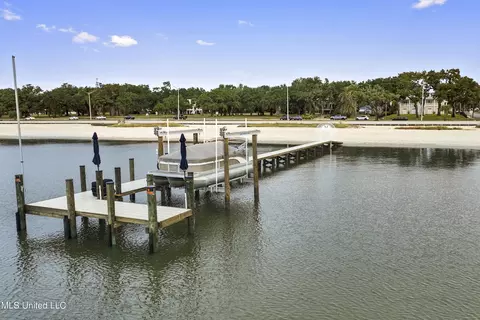 View/Area - 107 Keller Beach Ave, Biloxi, MS 39530 photo 7 of 13