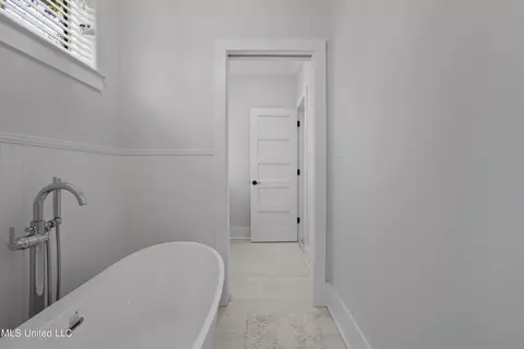 Bath - 107 Keller Beach Ave, Biloxi, MS 39530 photo 6 of 9