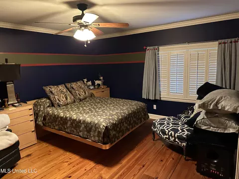 Bedroom - 203 NE Oak Hill Dr, Brookhaven, MS 39601 photo 2 of 4