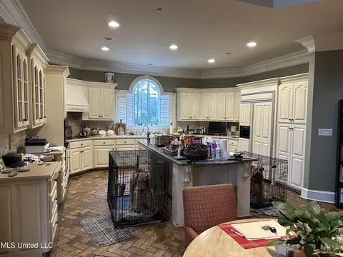 Kitchen - 203 NE Oak Hill Dr, Brookhaven, MS 39601 photo 1 of 1