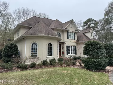 Exterior - 203 NE Oak Hill Dr, Brookhaven, MS 39601 photo 6 of 9