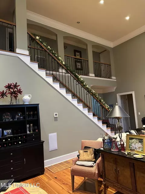 Entry Way - 203 NE Oak Hill Dr, Brookhaven, MS 39601 photo 3 of 4