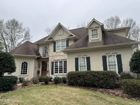 Exterior - 203 NE Oak Hill Dr, Brookhaven, MS 39601 photo 7 of 9