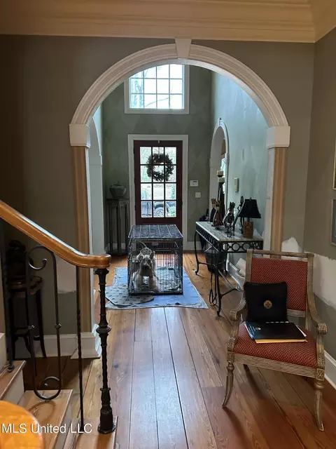 Entry Way - 203 NE Oak Hill Dr, Brookhaven, MS 39601 photo 1 of 4