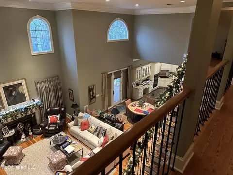 Entry Way - 203 NE Oak Hill Dr, Brookhaven, MS 39601 photo 4 of 4