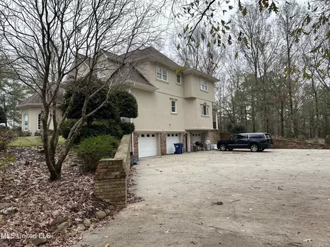 Exterior - 203 NE Oak Hill Dr, Brookhaven, MS 39601 photo 5 of 9