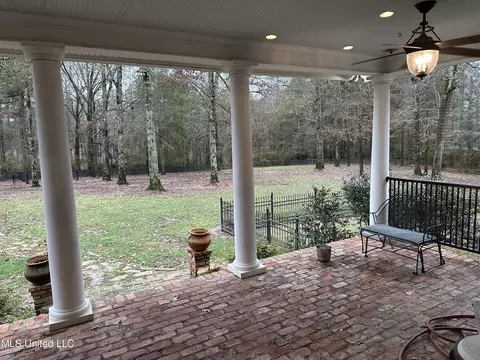 Exterior - 203 NE Oak Hill Dr, Brookhaven, MS 39601 photo 3 of 9