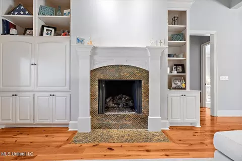 Living - 134 Bristol Dr, Madison, MS 39110 photo 4 of 5