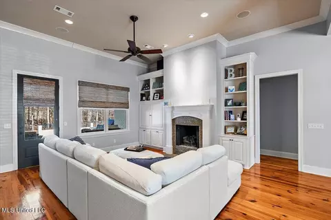 Living - 134 Bristol Dr, Madison, MS 39110 photo 2 of 5
