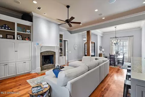 Living - 134 Bristol Dr, Madison, MS 39110 photo 3 of 5