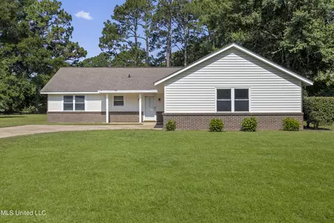 105 Braeburn Dr, Ocean Springs, MS 39564