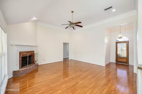 Living - 411 Brighton Ct, Brandon, MS 39047 photo 2 of 2