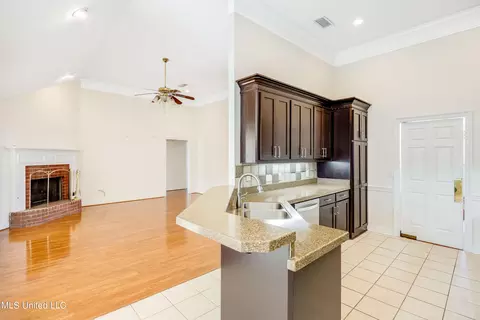 Kitchen - 411 Brighton Ct, Brandon, MS 39047 photo 3 of 4