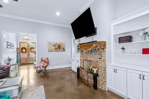 Living - 316 Stump Ridge Rd, Brandon, MS 39047 photo 4 of 6