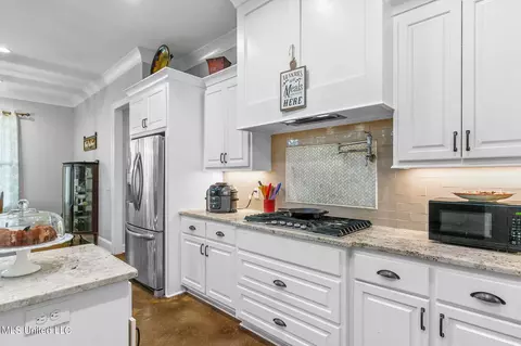 Kitchen - 316 Stump Ridge Rd, Brandon, MS 39047 photo 6 of 10