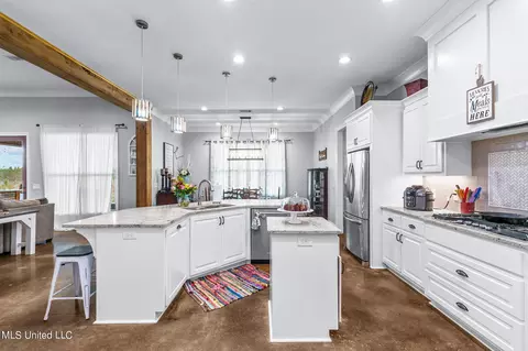 Kitchen - 316 Stump Ridge Rd, Brandon, MS 39047 photo 7 of 10