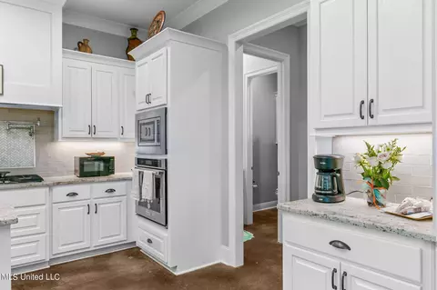 Kitchen - 316 Stump Ridge Rd, Brandon, MS 39047 photo 9 of 10