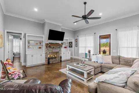 Living - 316 Stump Ridge Rd, Brandon, MS 39047 photo 1 of 6