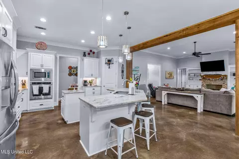 Kitchen - 316 Stump Ridge Rd, Brandon, MS 39047 photo 4 of 10