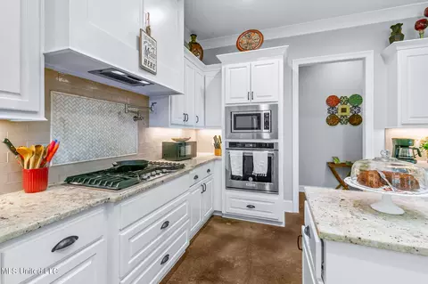 Kitchen - 316 Stump Ridge Rd, Brandon, MS 39047 photo 5 of 10