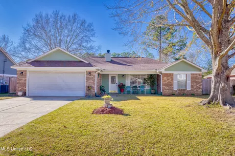 3205 N 8th St, Ocean Springs, MS 39564