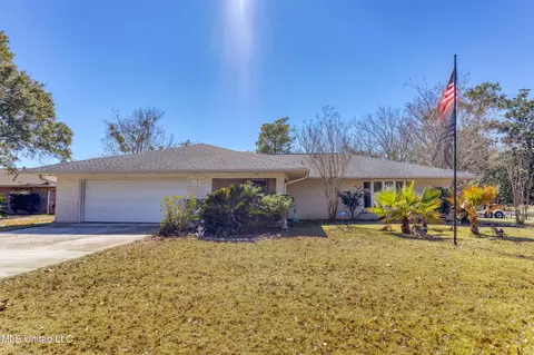 711 Holly Hills Dr, Biloxi, MS 39532