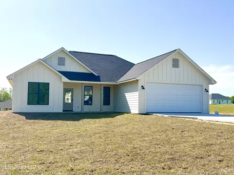 5 Governors Circle Cir, Poplarville, MS 39470