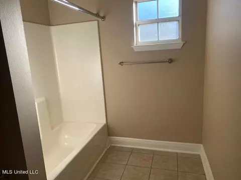 Bath - 16 39th St, Gulfport, MS 39507 photo 4 of 4