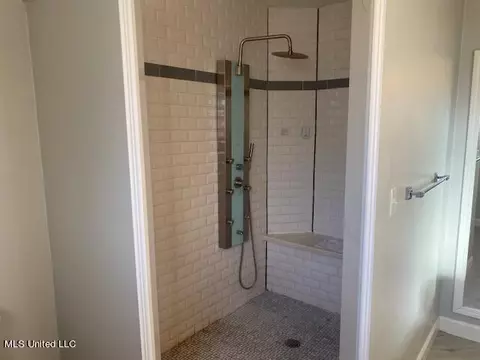 Bath - 16 39th St, Gulfport, MS 39507 photo 1 of 4