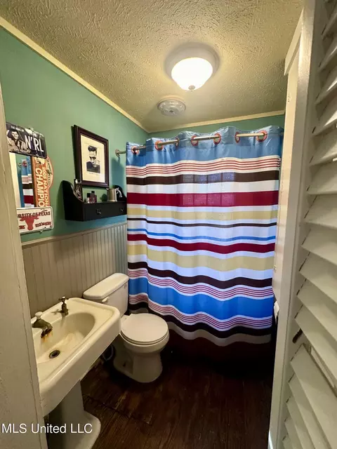 Bath - 517 E Academy St, Canton, MS 39046 photo 3 of 3