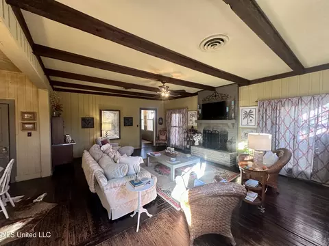 Living - 517 E Academy St, Canton, MS 39046 photo 3 of 4
