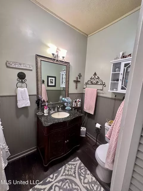 Bath - 517 E Academy St, Canton, MS 39046 photo 2 of 3
