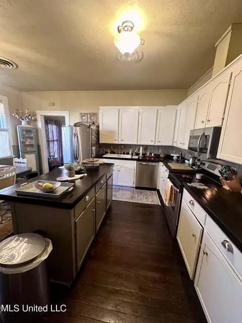 Kitchen - 517 E Academy St, Canton, MS 39046 photo 3 of 3