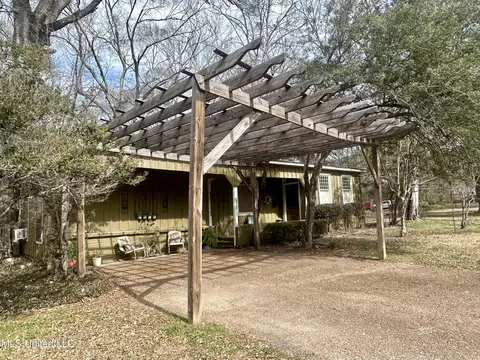 Exterior - 517 E Academy St, Canton, MS 39046 photo 4 of 9