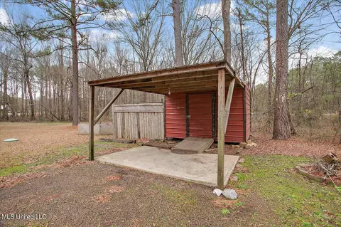 Exterior - 100 Sandy Hills Rd, Brandon, MS 39047 photo 10 of 11