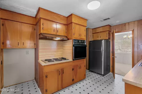 Kitchen - 219 E Jackson St, Ridgeland, MS 39157 photo 2 of 4