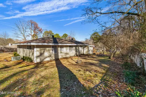 Exterior - 219 E Jackson St, Ridgeland, MS 39157 photo 5 of 6