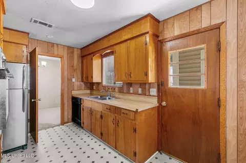 Bath - 219 E Jackson St, Ridgeland, MS 39157 photo 1 of 3