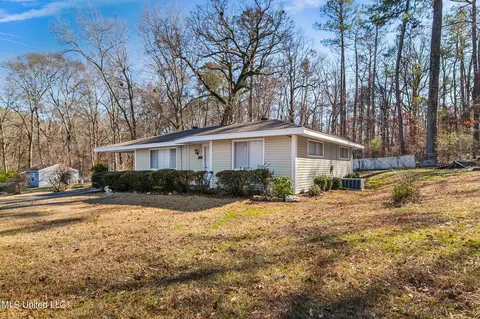 Exterior - 219 E Jackson St, Ridgeland, MS 39157 photo 3 of 6