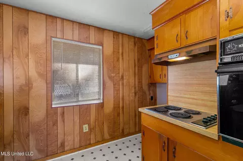Kitchen - 219 E Jackson St, Ridgeland, MS 39157 photo 3 of 4