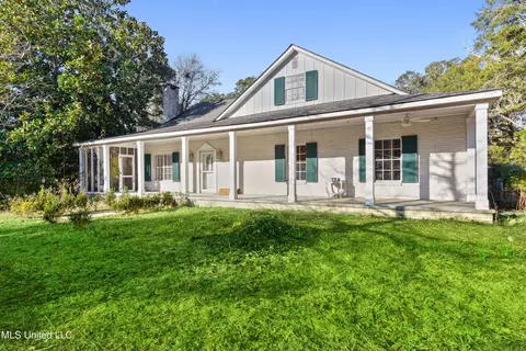 2421 Orrell Dr, Gautier, MS 39553
