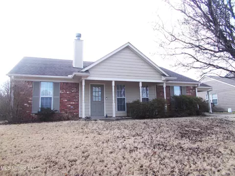1095 S Parkview Cir, Southaven, MS 38671